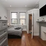 Flat 2 23 Hyde Park Road *