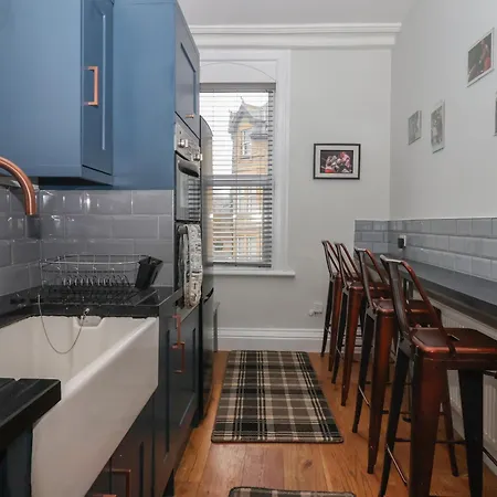 Flat 2 23 Hyde Park Road * הרוגייט