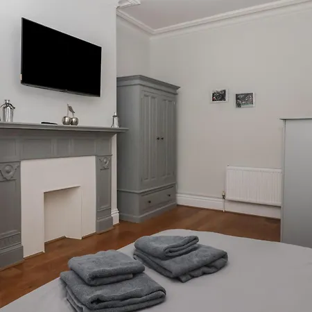 Flat 2 23 Hyde Park Road * Харрогейт