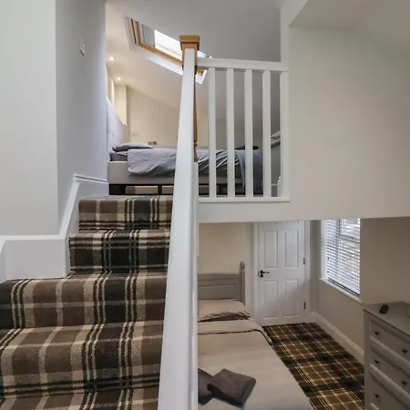 Flat 2 23 Hyde Park Road * Харрогейт