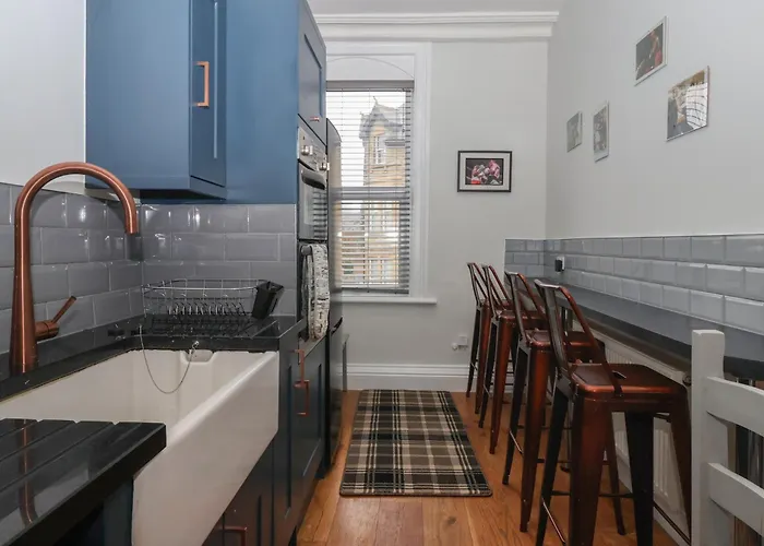 Flat 2 23 Hyde Park Road * הרוגייט