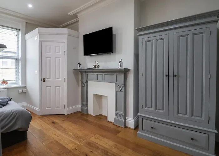 דירה Flat 2 23 Hyde Park Road *