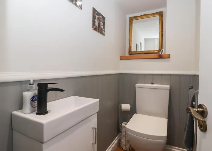 Flat 2 23 Hyde Park Road הרוגייט