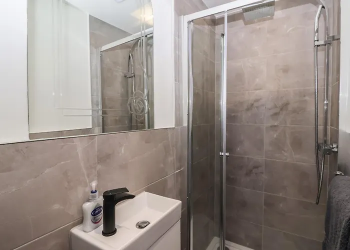 Flat 2 23 Hyde Park Road דירה