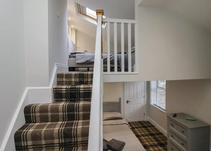 Flat 2 23 Hyde Park Road * הרוגייט