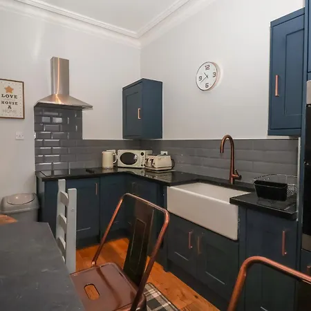 Flat 2 23 Hyde Park Road Apartman
